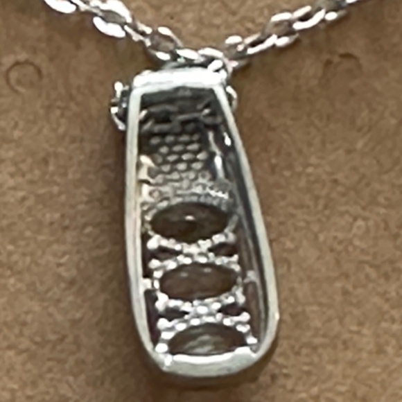Stainless Steel White Topaz 3 Stone Oval Pendant w/Chain. NWOT - Picture 6 of 15